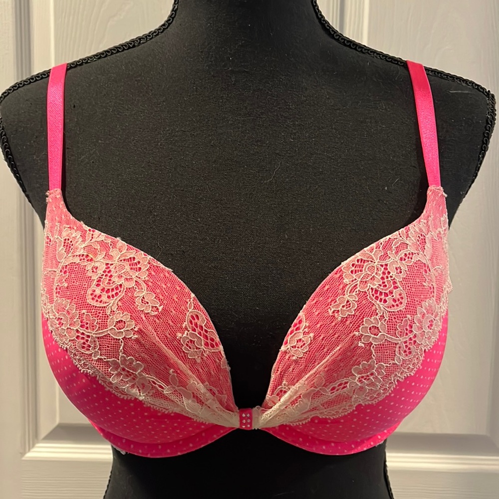 NWOT Victoria's Secret Padded Underwire Bra Pink Polka Dot, lace/rhinestones 34D